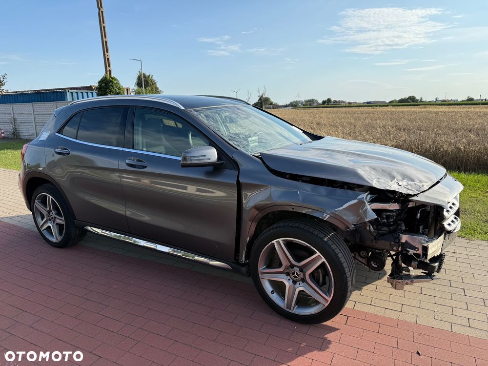 Mercedes-Benz GLA 200 7G-DCT AMG Line - 7