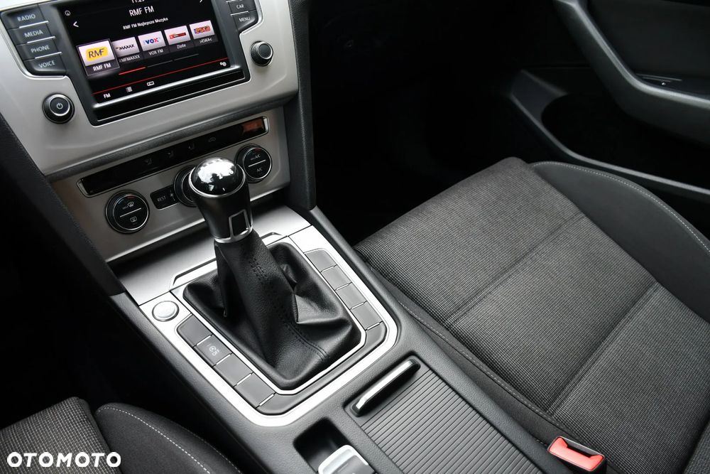 Volkswagen Passat 2.0 TDI BMT Comfortline - 11