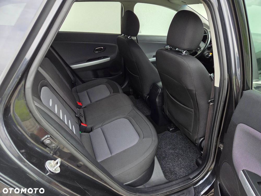 Kia Ceed - 12