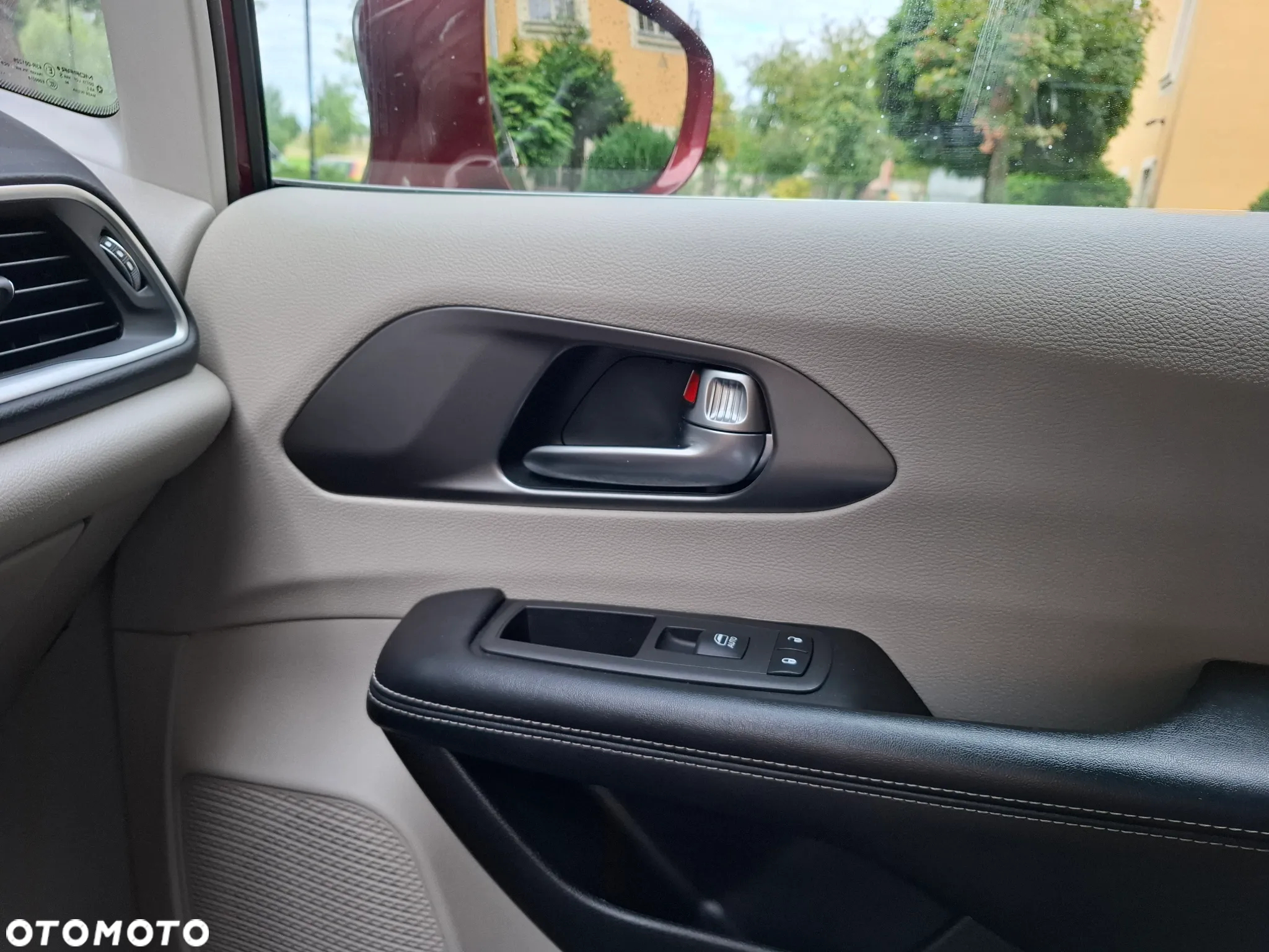 Chrysler Pacifica - 19