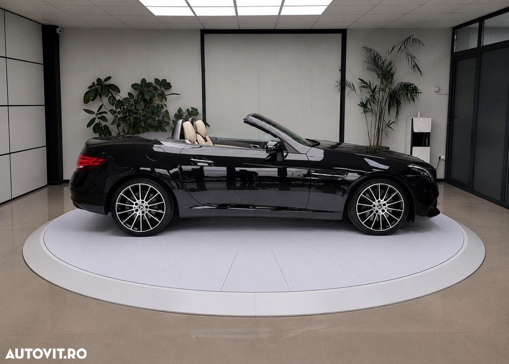 Mercedes-Benz SLC 300 9G-TRONIC - 9