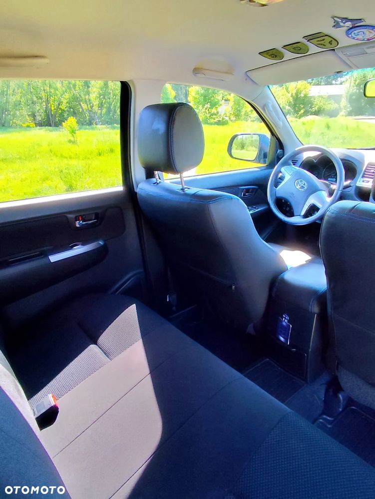 Toyota Hilux 3.0 D-4D Invincible - 17