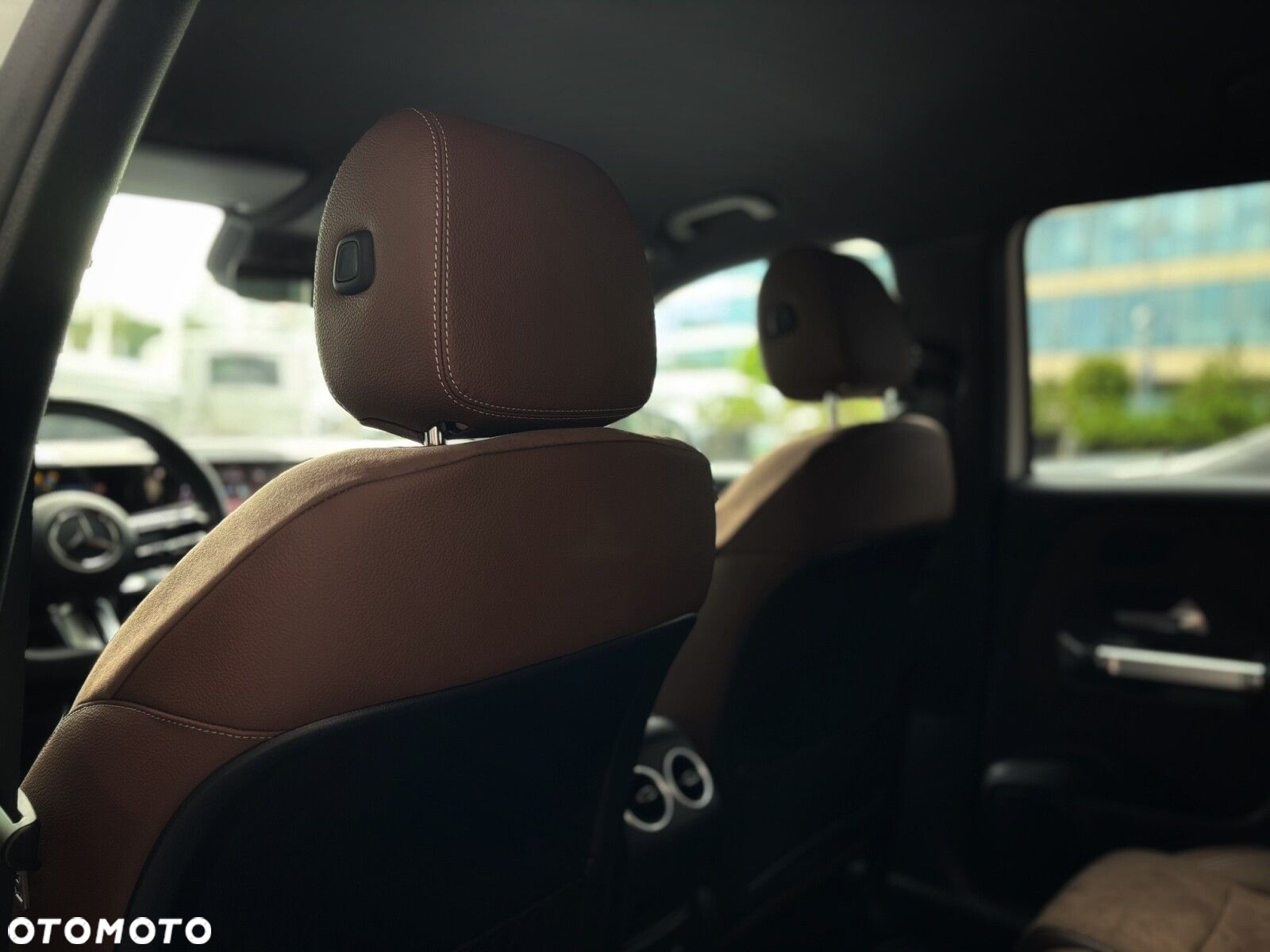 Mercedes-Benz GLB - 11