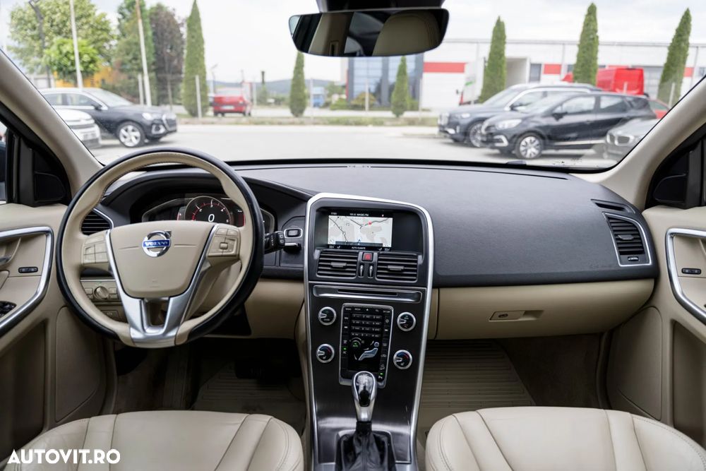 Volvo XC 60 D4 AWD Geartronic Summum - 6