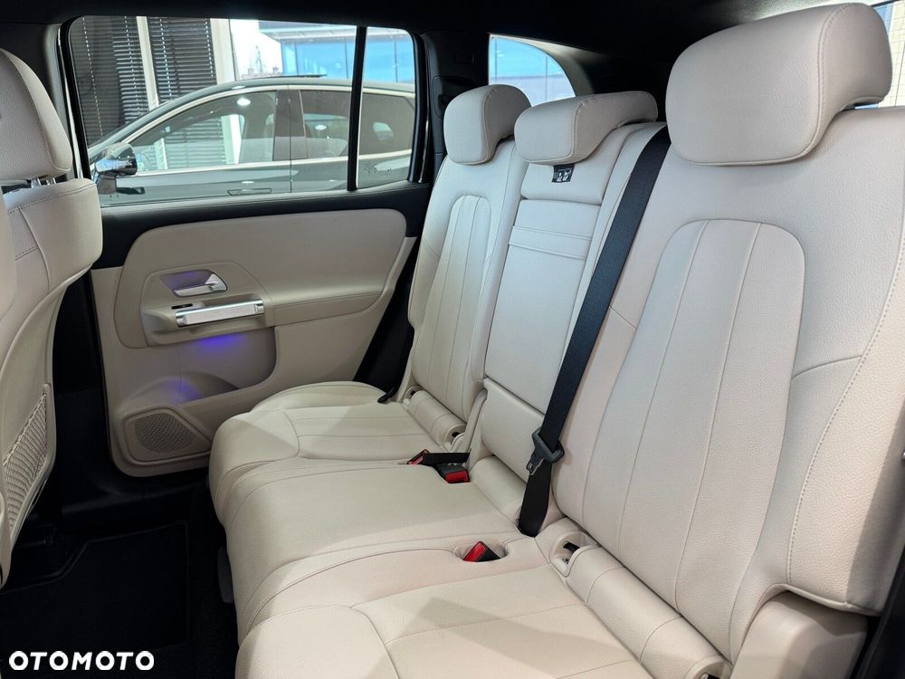 Mercedes-Benz GLB - 13