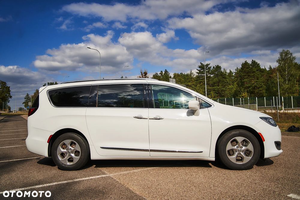 Chrysler Pacifica - 8