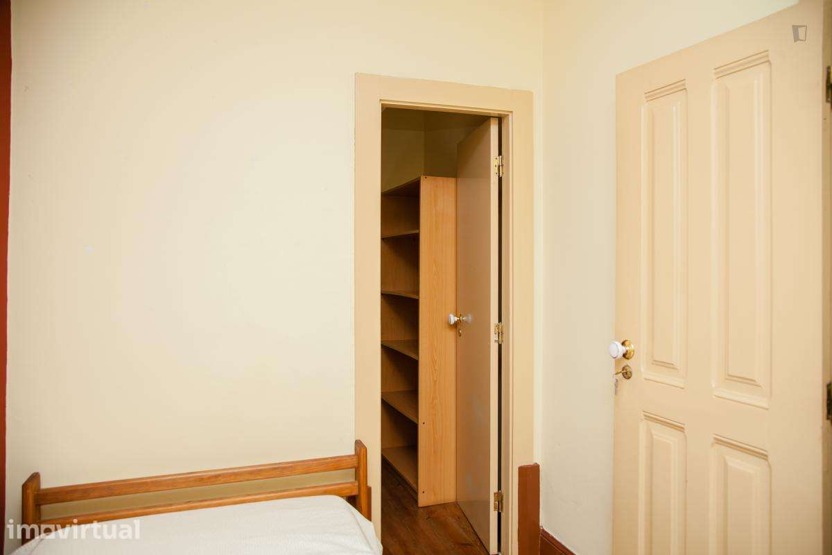 Quarto - localizado em Montes Claros Coimbra - Grande imagem: 4/36