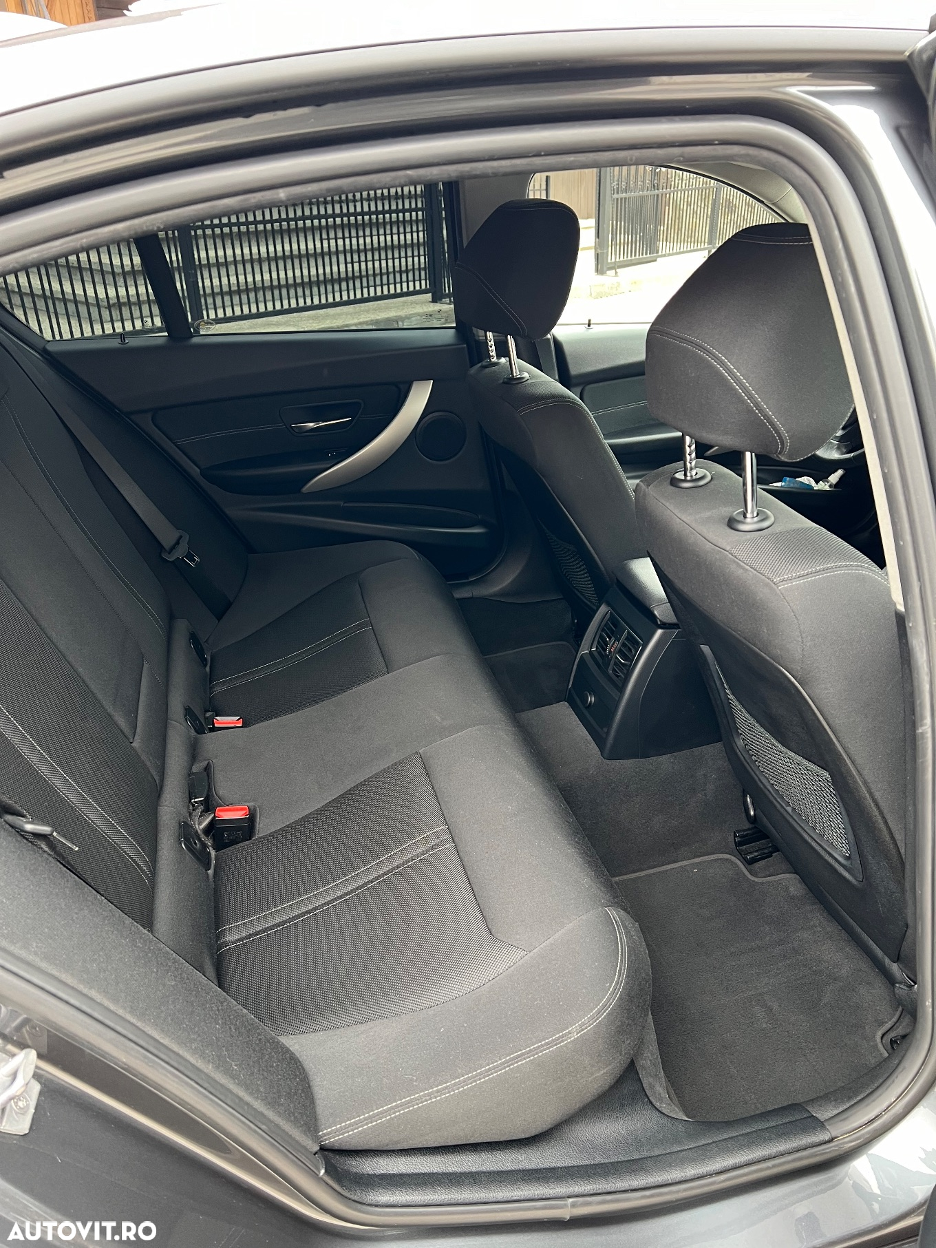BMW Seria 3 318d Aut. - 9