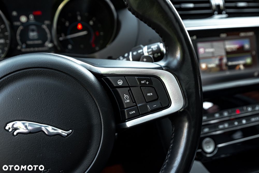 Jaguar F-Pace 25d AWD Prestige - 34