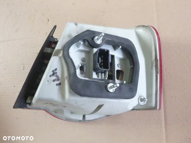 LAMPA LEWY TYŁ LEWA TYLNA VOLKSWAGEN JETTA V 05-10 - 13