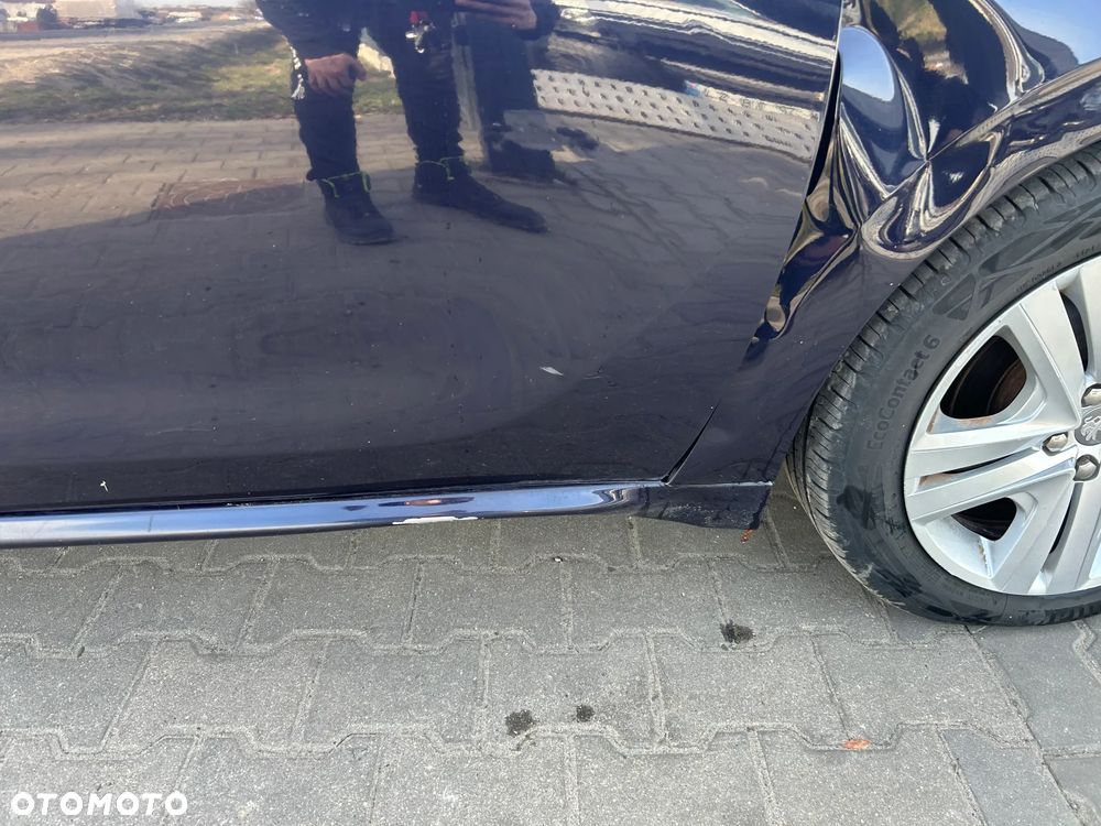 Peugeot 208 - 30