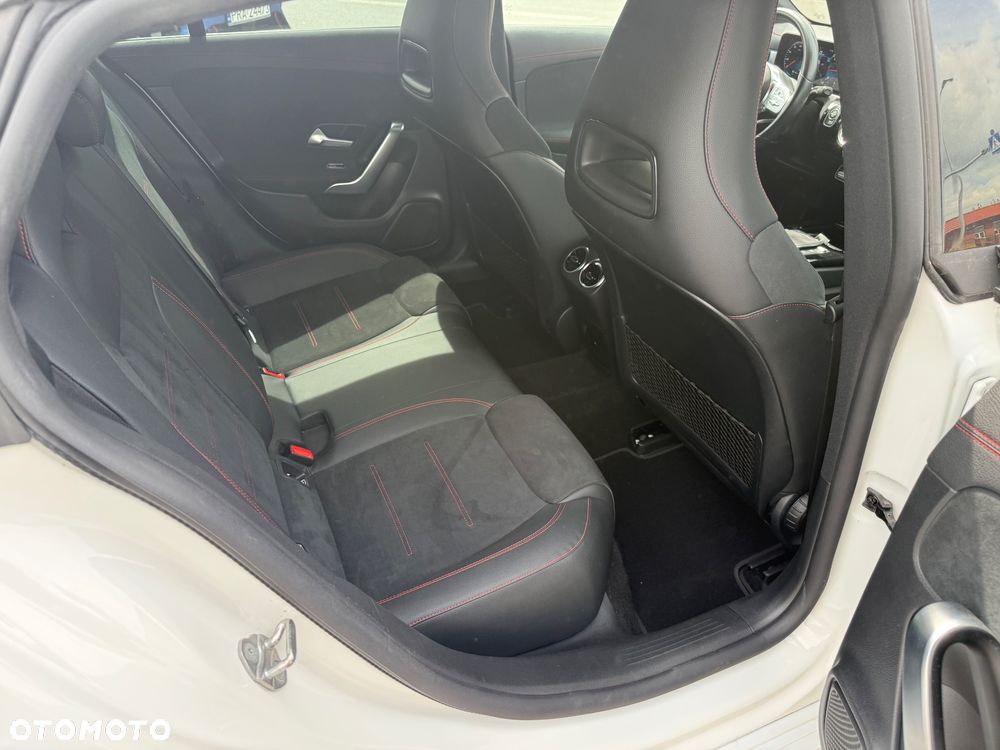 Mercedes-Benz CLA 180 d 8G-DCT AMG Line Advanced Plus - 13