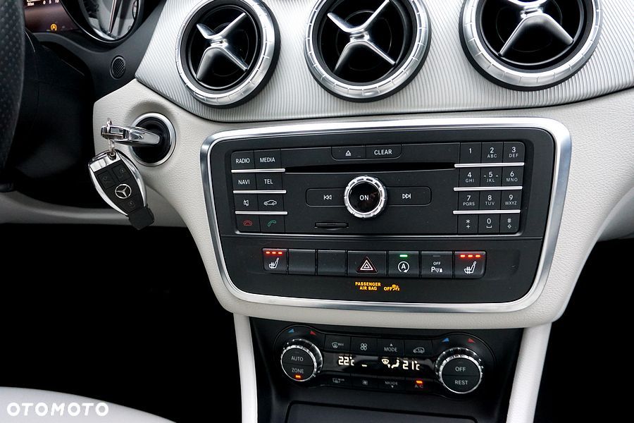 Mercedes-Benz CLA 180 Peak Edition - 37