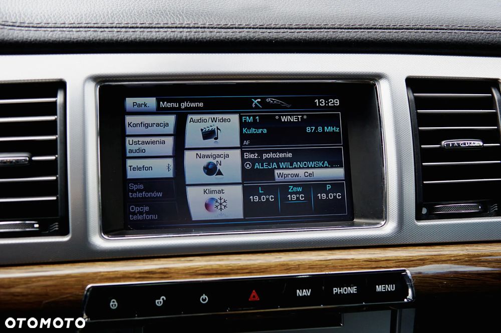 Jaguar XF 3.0 V6 D Luxury - 17