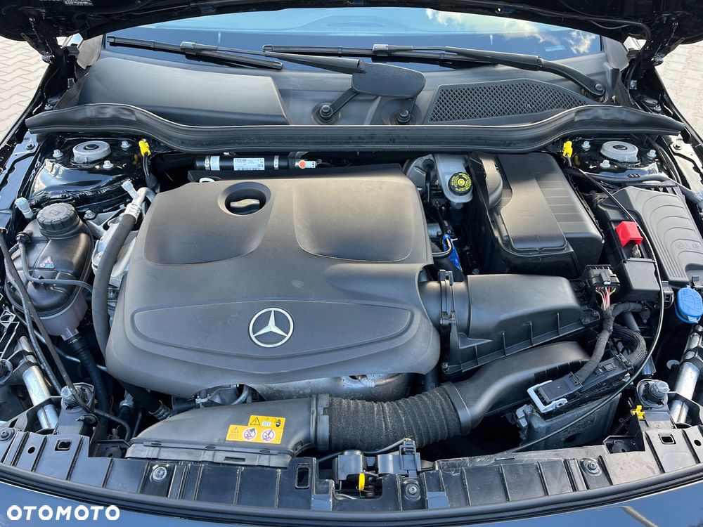 Mercedes-Benz GLA 180 UrbanStyle Edition - 24
