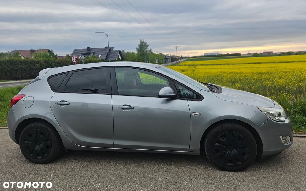 Opel Astra 1.6 Essentia - 1