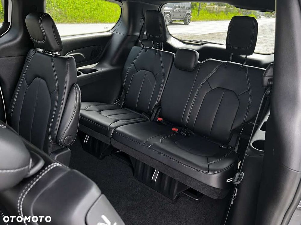 Chrysler Pacifica - 11