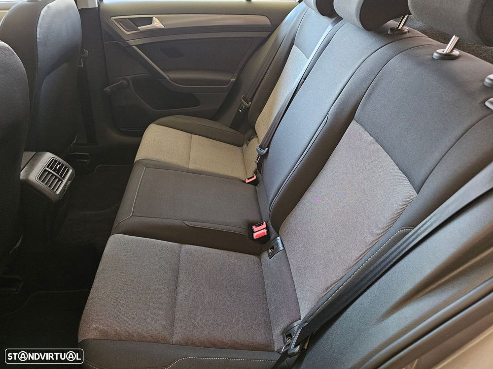 VW Golf 1.6 TDI Confortline - 20