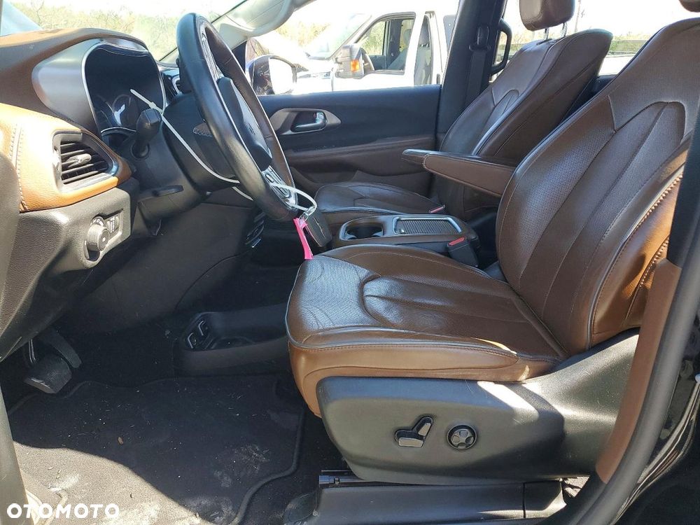 Chrysler Pacifica - 8