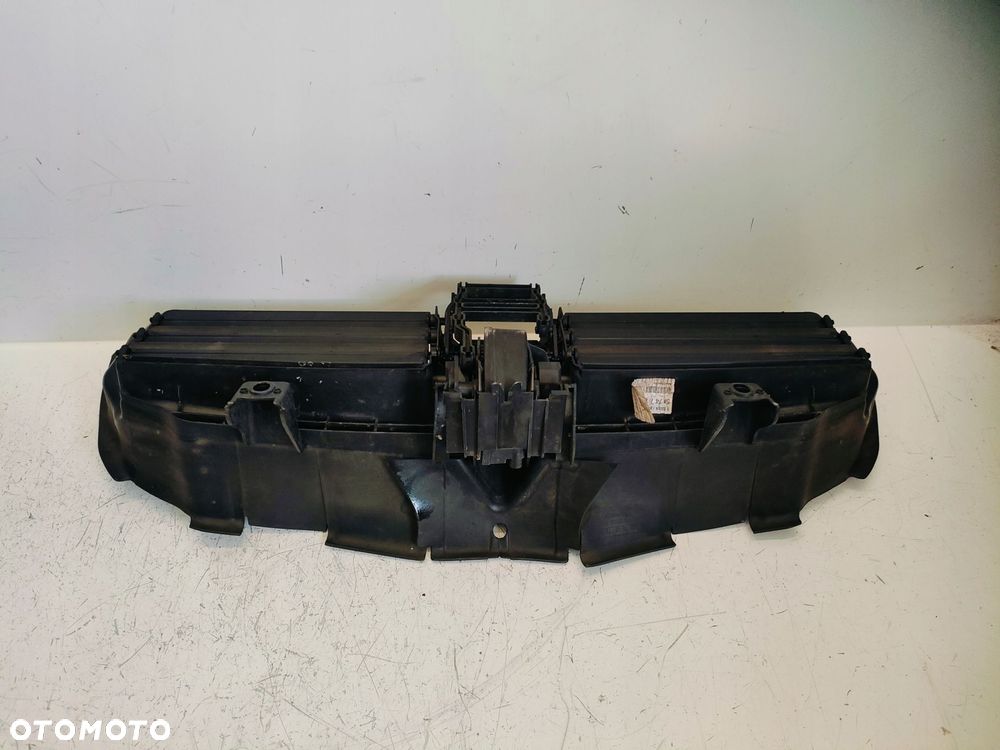 BMW E90 LIFT KIEROWNICA WLOT POWIETRZA ŻALUZJE PAS PRZÓD - 8