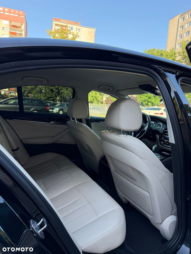 BMW Seria 5 520i - 22