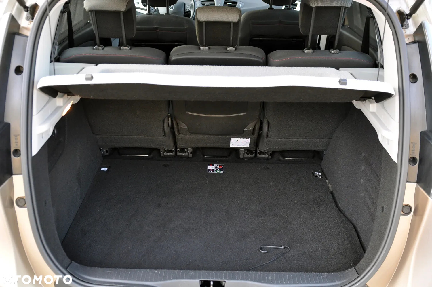 Renault Scenic ENERGY TCe 130 INTENS - 28