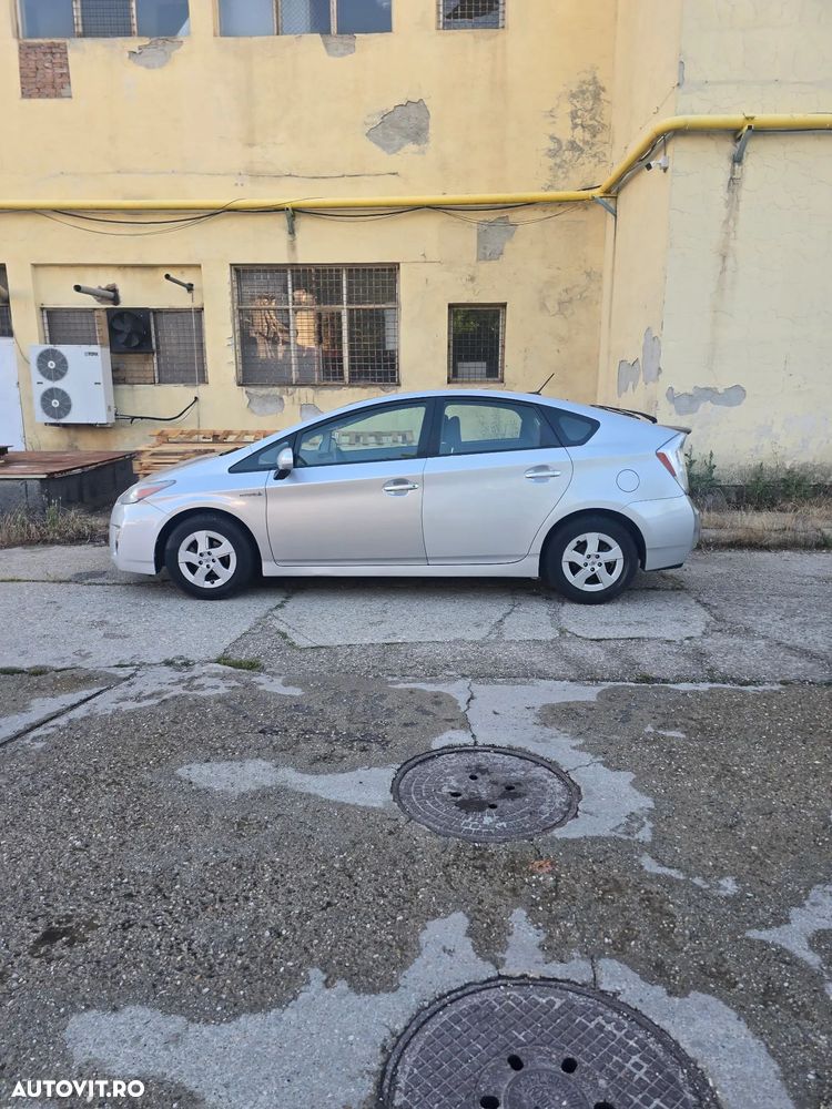 Toyota Prius (Hybrid) Luna - 33