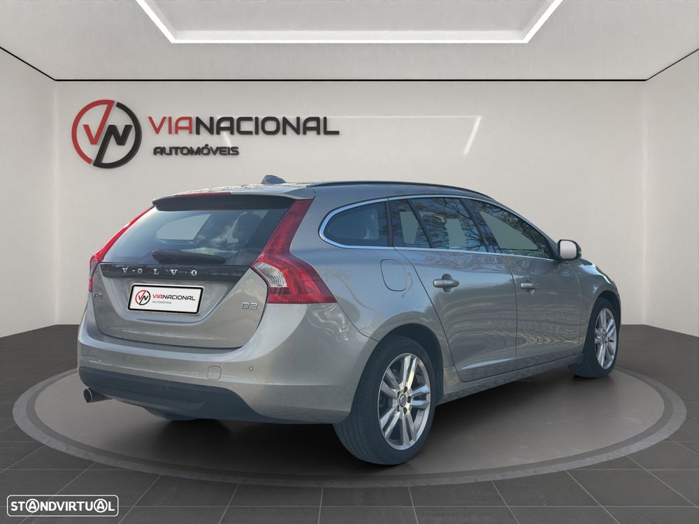 Volvo V60 1.6 D2 Momentum Eco - 7