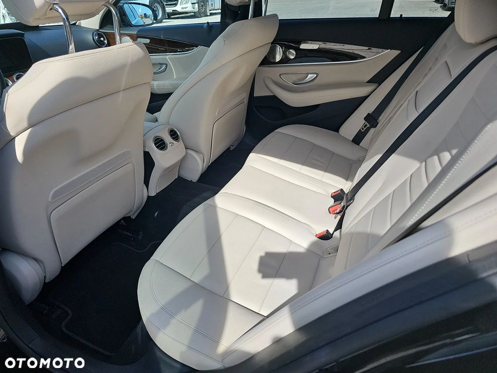 Mercedes-Benz Klasa E 300 de 4-Matic Avantgarde - 24