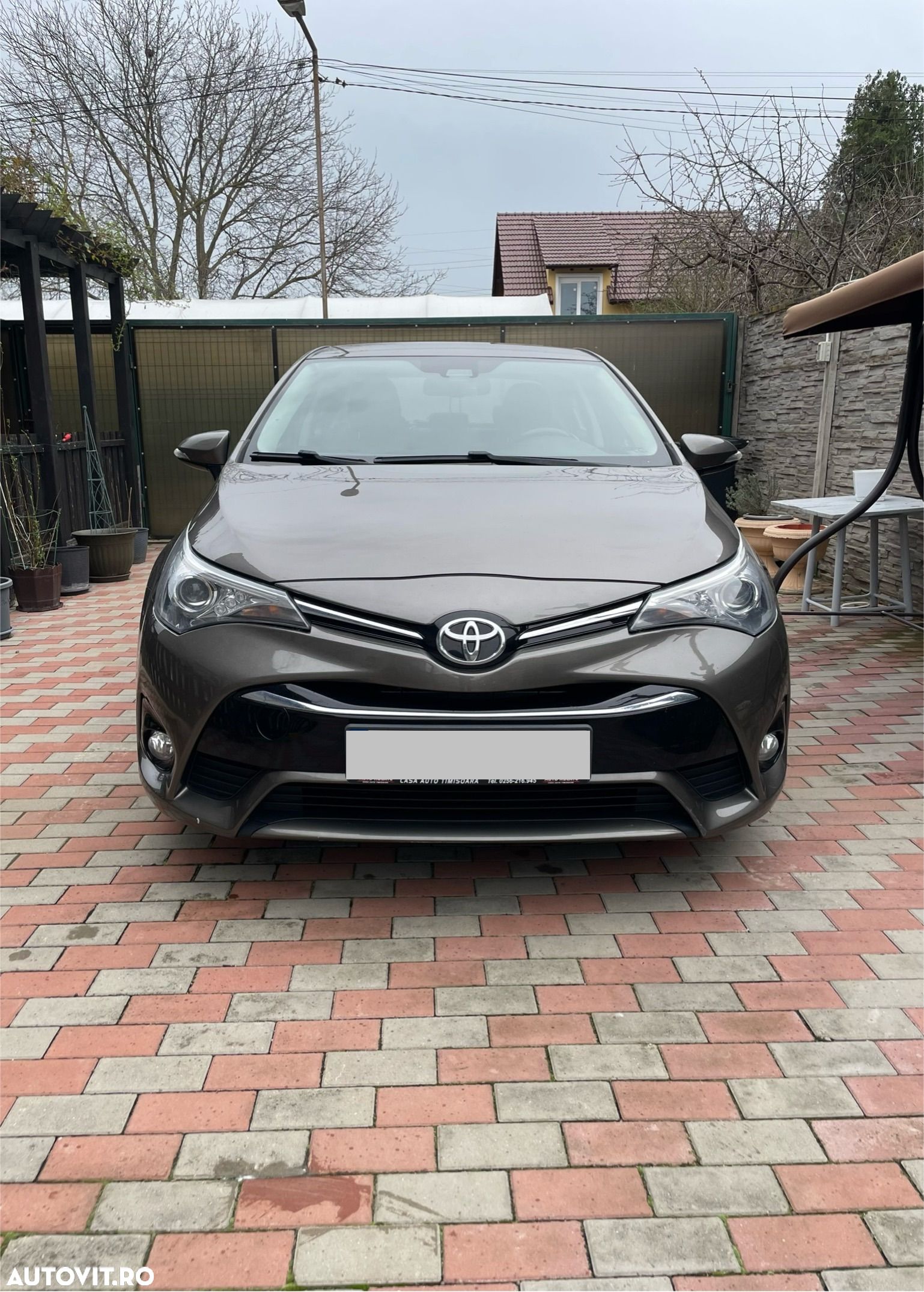 Toyota Avensis 2.0 D-4D Executive - 1