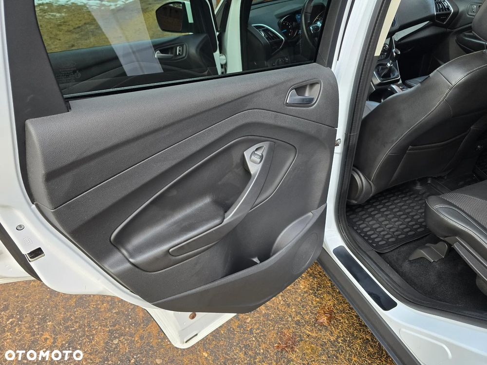 Ford Kuga 1.6 EcoBoost 2x4 Titanium - 13