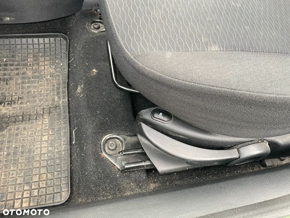 Ford Fiesta 1.4 Ambiente - 14