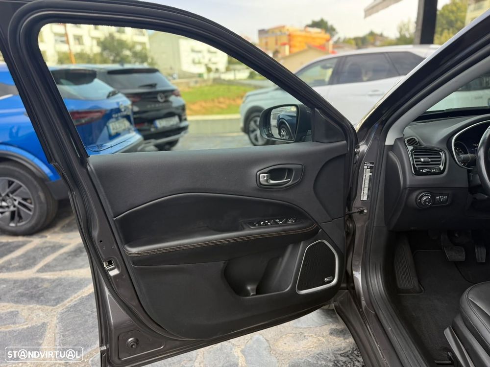 Jeep Compass 1.3 T Limited DCT - 18