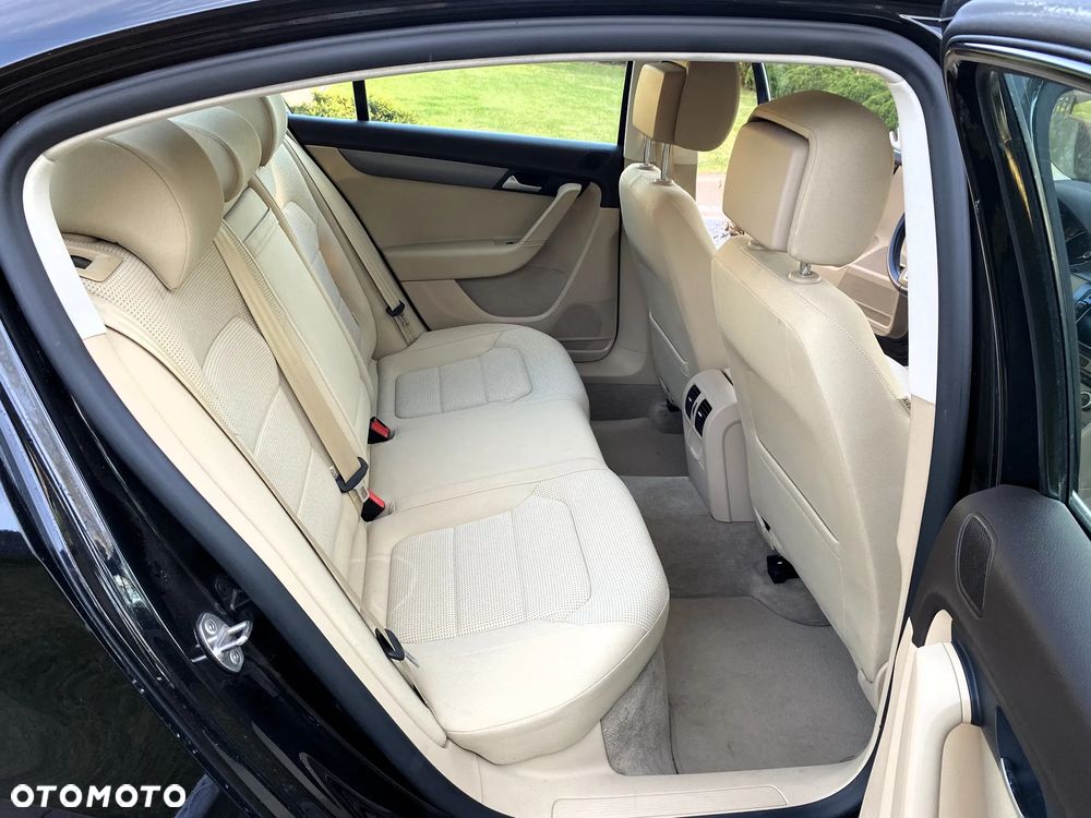 Volkswagen Passat 1.6 TDI Comfortline - 15