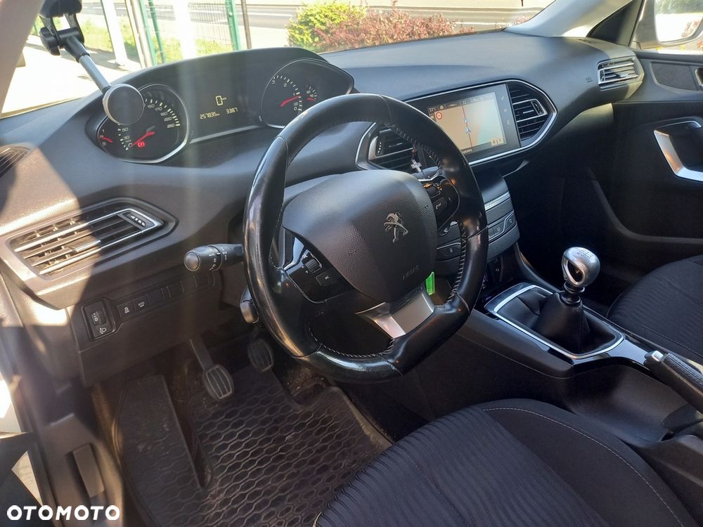 Peugeot 308 1.6 BlueHDi Allure S&S - 10
