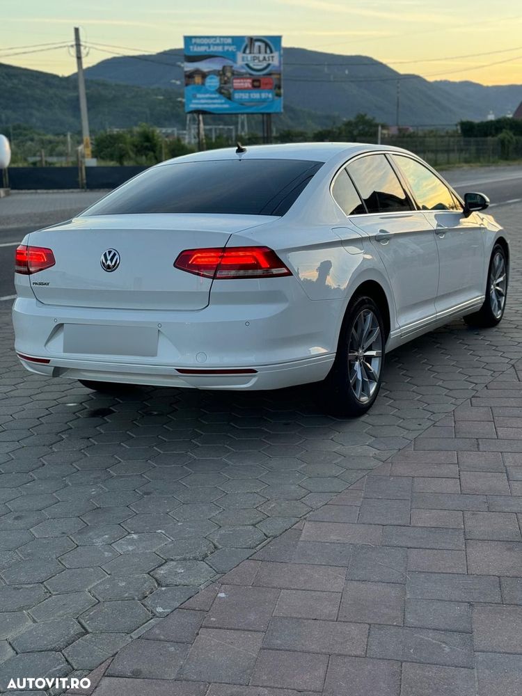 Volkswagen Passat 1.6 TDI SCR DSG - 1