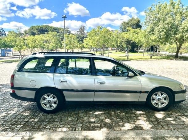 Opel Omega Caravan 2.5i V6 CD - 12