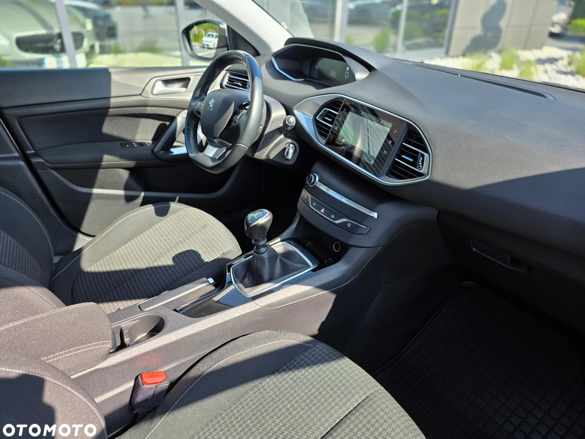 Peugeot 308 SW 1.5 BlueHDi Allure S&S - 32