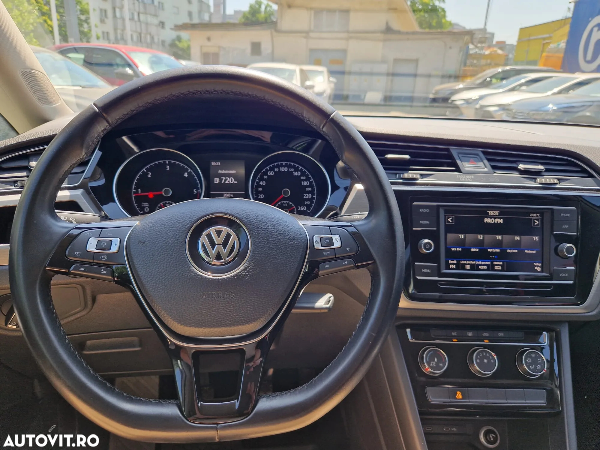 Volkswagen Touran 2.0 TDI Comfortline - 10