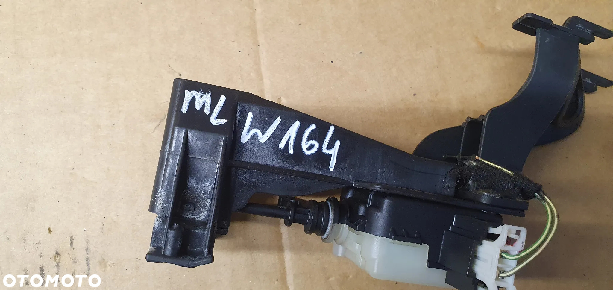 Siłownik silniczek klapki wlewu paliwa Mercedes ML W164 A2516390007 A2518200197 - 8