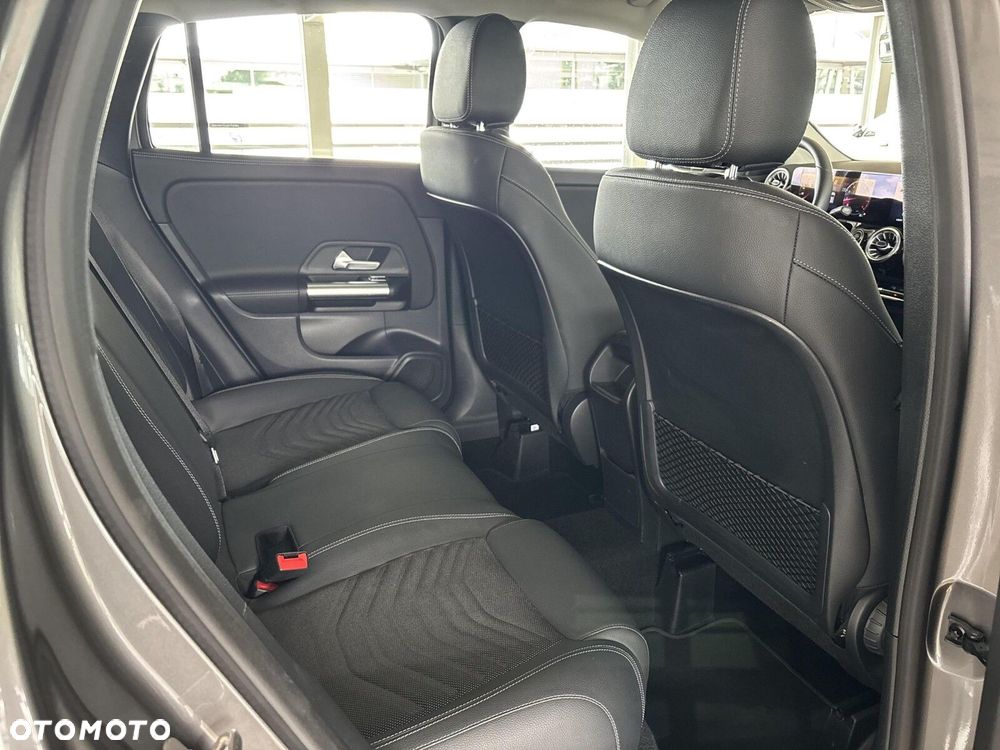 Mercedes-Benz GLA - 20