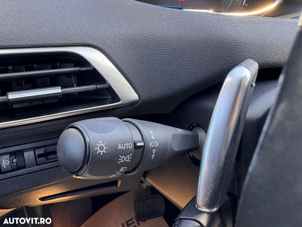 Peugeot 5008 1.2 Puretech Allure Aut. - 21