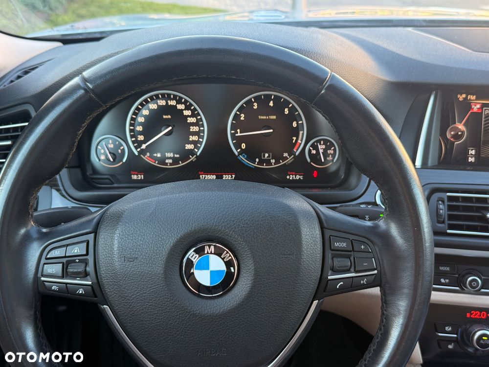 BMW Seria 5 528i xDrive Sport-Aut Luxury Line - 17