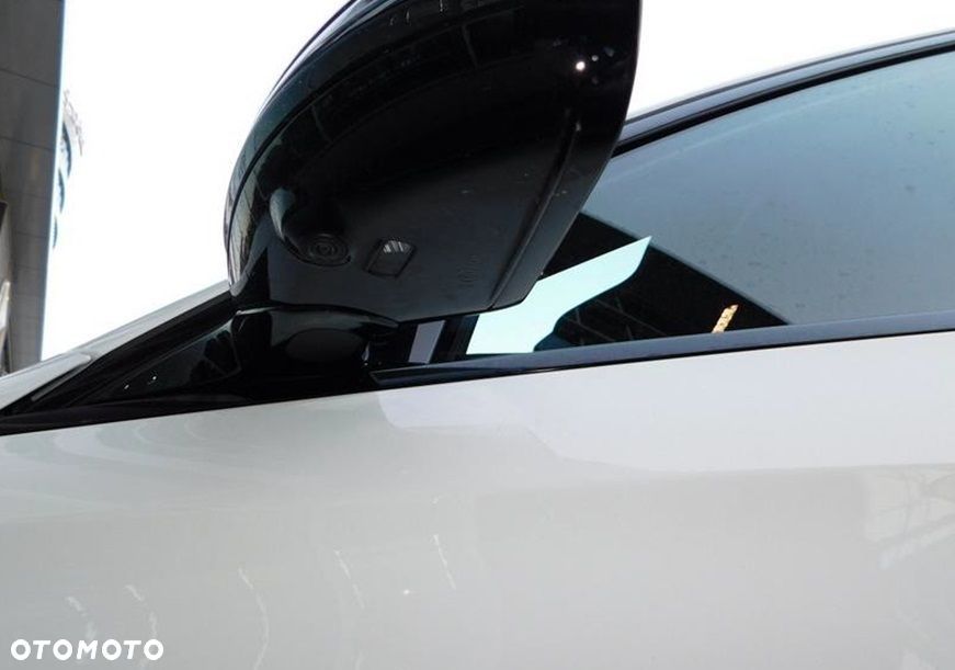 Mercedes-Benz Klasa E 220 d 4-Matic 9G-TRONIC - 33