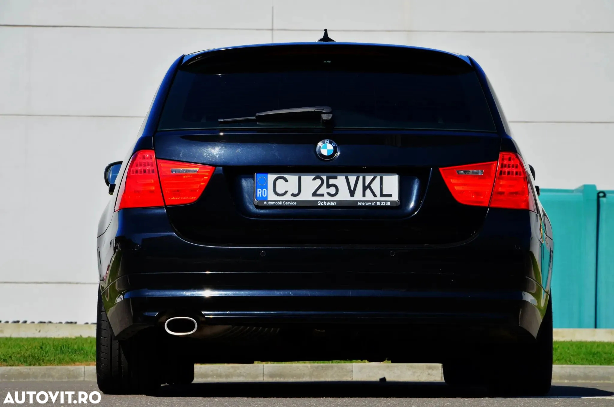 BMW Seria 3 318d DPF Touring Aut. Edition Lifestyle - 12