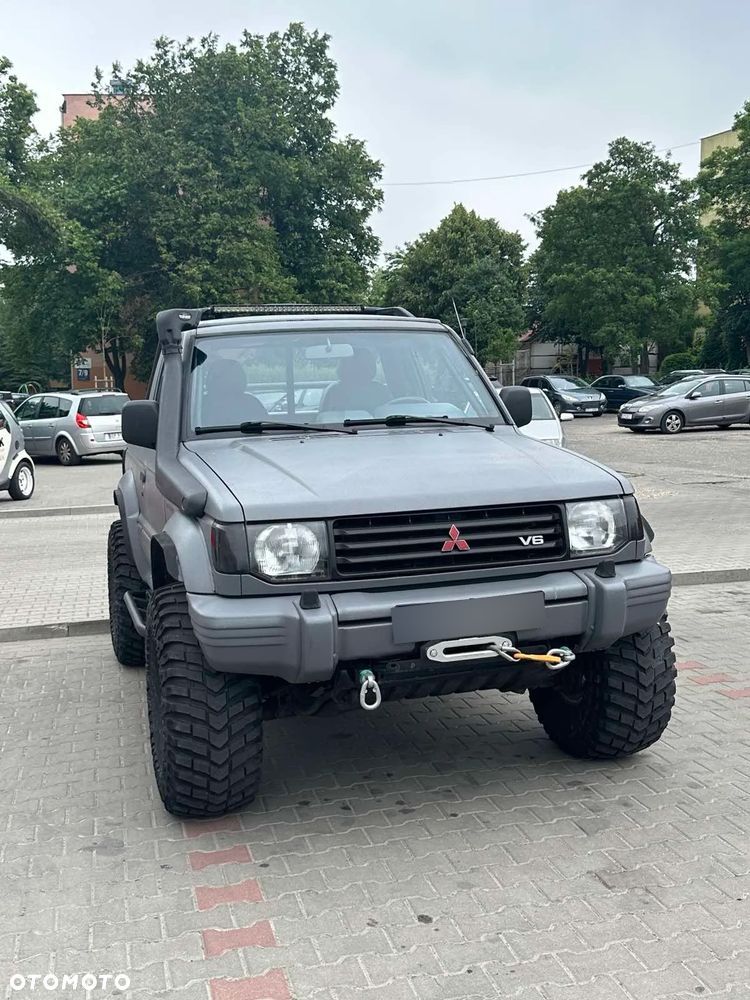 Mitsubishi Pajero - 1