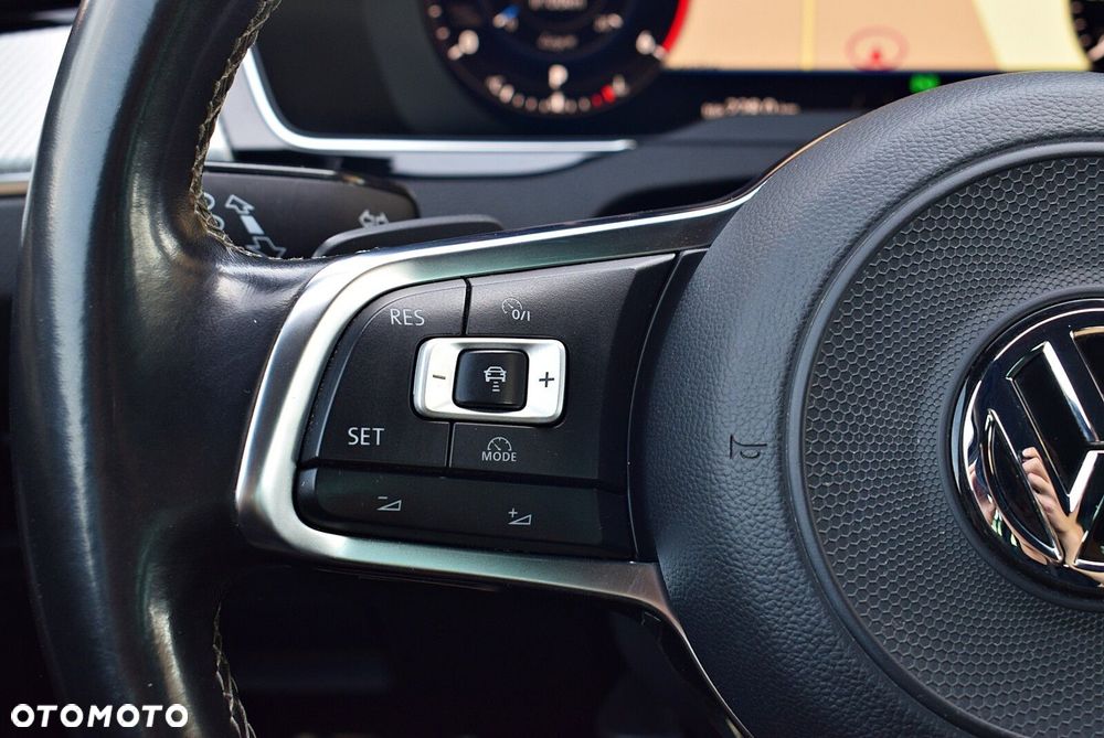 Volkswagen Passat - 32