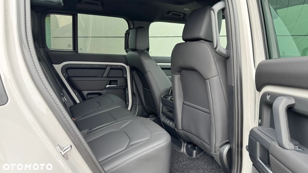 Land Rover Defender 3.0 D200 mHEV S - 13