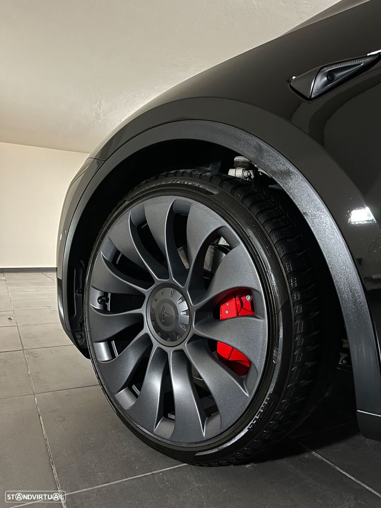 Tesla Model Y Performance Tração Integral - 18