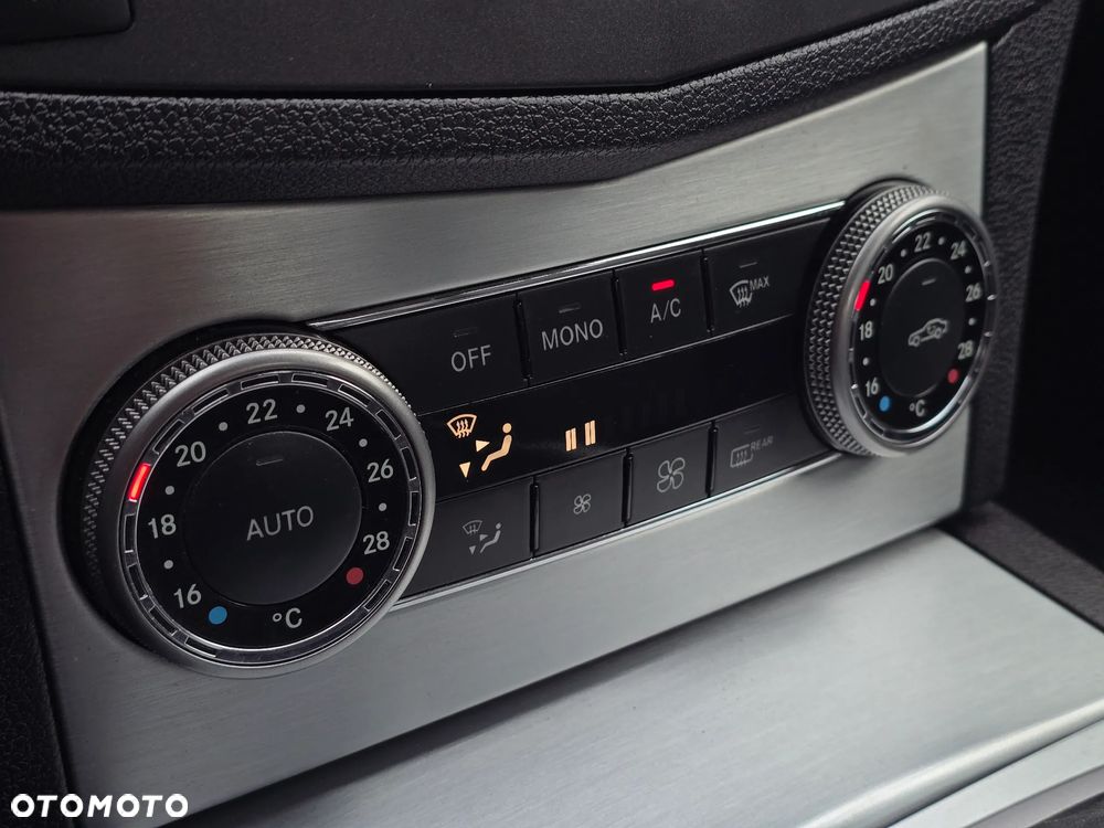 Mercedes-Benz Klasa C 180 CGI Automatik BlueEFFICIENCY Avantgarde - 8